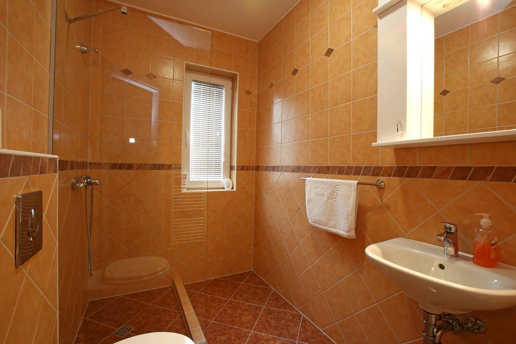 Gostilna In Prenocisca Gedzo Hotel Novo Mesto Eksteriør billede